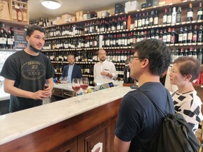San Lorenzo Market Tour and Wine Tasting in Florence