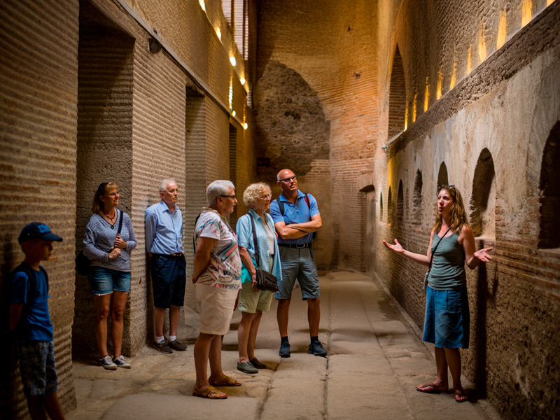 Naples Walking Tour with Special Access to Underground Ruins