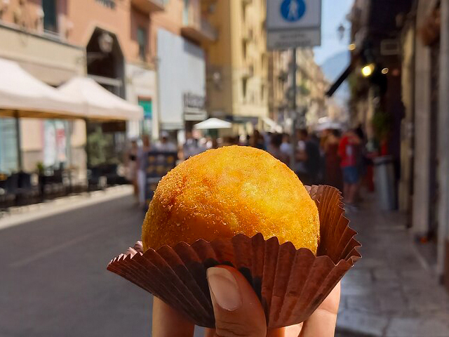 Street Food & Wine Tour in Taormina