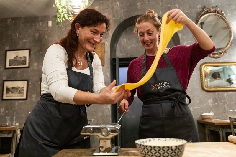 Trastevere Market Tour and Pasta Making Class in Rome