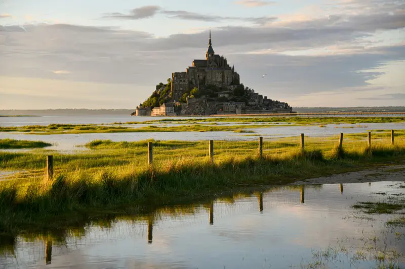 From Paris: Mont Saint Michel Guided Day Trip with Entry