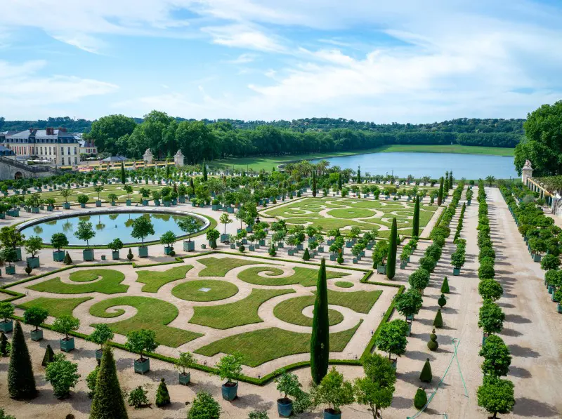 Comprehensive Versailles Palace and Gardens Tour with Coach Transport