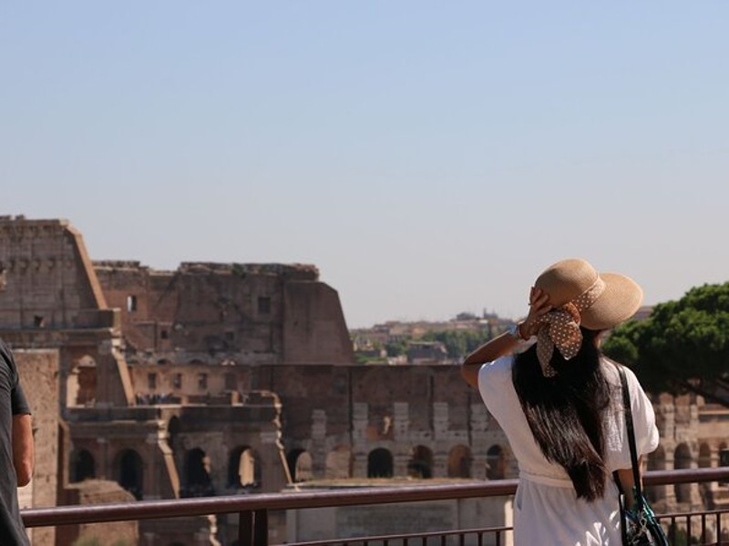 Privileged Entrance Colosseum Tour with Roman Forum & Palatine Hill