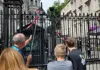 Tour London in One Day SGT LDN 1 Day a guide showing the Downing Street to a group of tourists