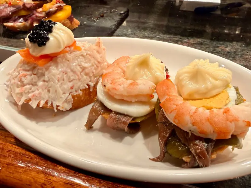 San Sebastián Private Walking Tour with Pintxos and Wine