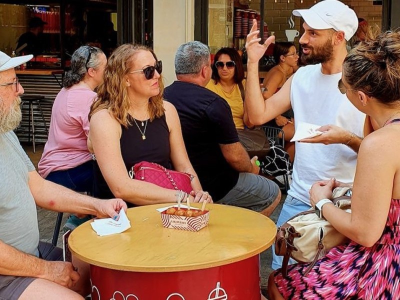 Athens Street Food Walking Tour in Psyrri 