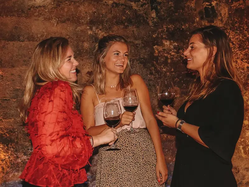 Valencia Old Town Walking Tour with Wine and Tapas Dinner