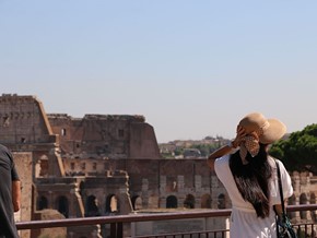 Privileged Entrance Colosseum Tour with Roman Forum & Palatine Hill