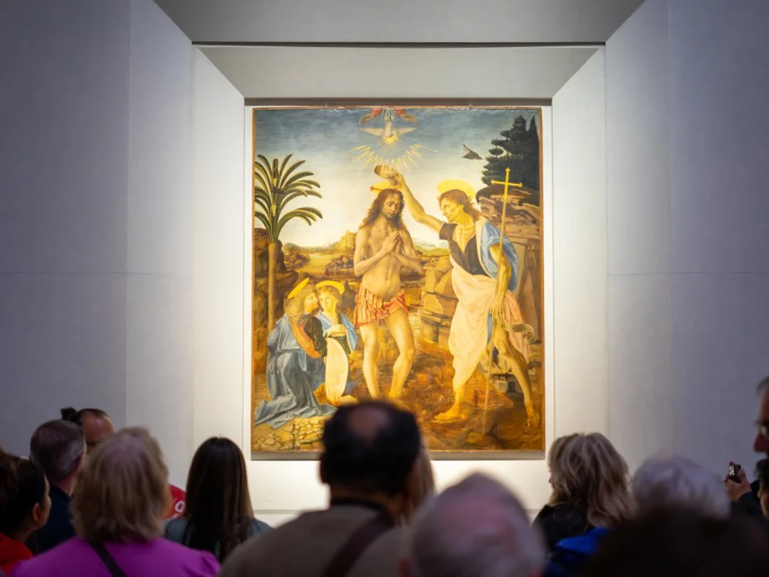 A group of tourists in front of the Venus of Urbino in the Uffizi Gallery while on tour with The Tour Guy.