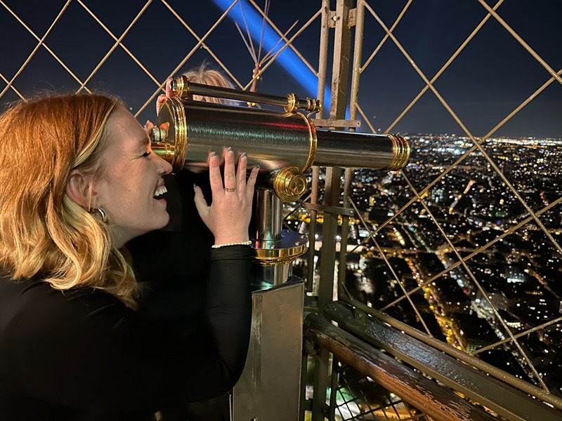 Privileged Access Eiffel Tower Night Tour with Seine River Cruise