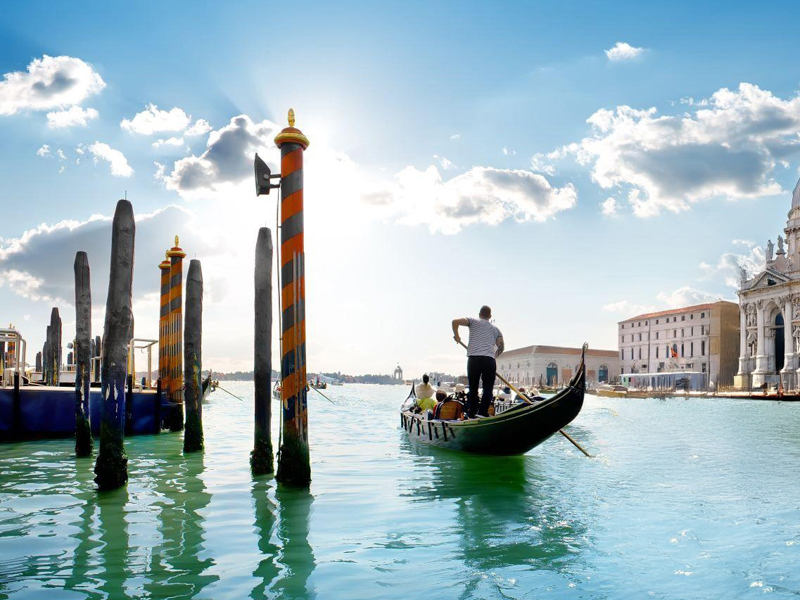 Skip-the-Line St. Mark's Basilica Tour & Gondola Ride