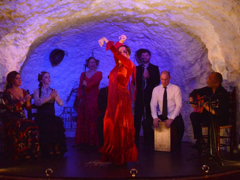 Granada Flamenco Show with Local Tapas Dinner