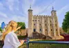 Private tour London in One Day PVT LDN 1 Day a tourist pointing to the Tower of London