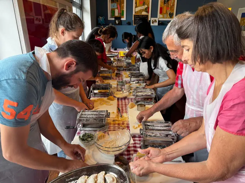 Sorrento: Small Group Pasta and Tiramisù Cooking Class With Wine