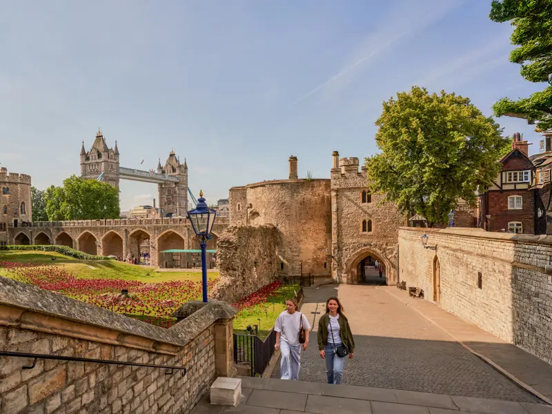 London Express Tour with Tower of London, Thames Cruise & Westminster Abbey