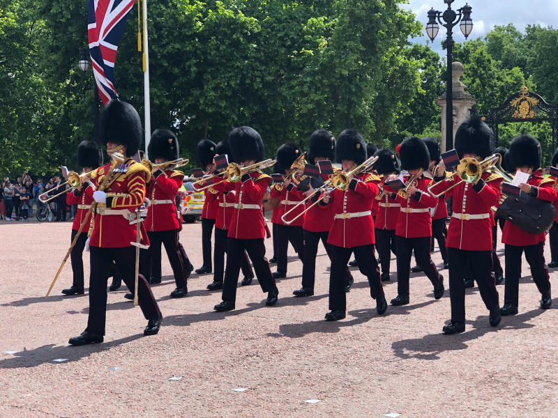 Changing of the Guard Small Group Walking Tour in London