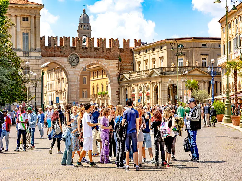 Verona Small Group Walking Tour with Arena, Juliet’s House & Cable Car