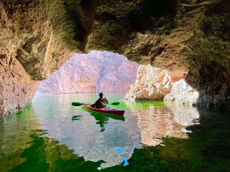 Emerald Cave Kayak Tour in Black Canyon from Las Vegas