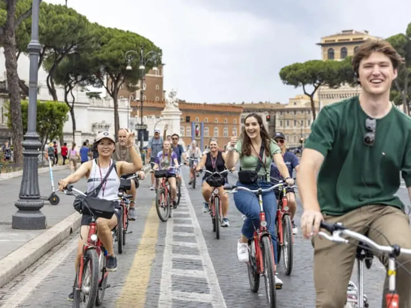 Rome Bike Tour: Colosseum, Pantheon, and Ancient Ruins
