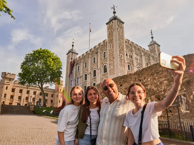 Semi Private Express Tower of London Tour with Crown Jewels