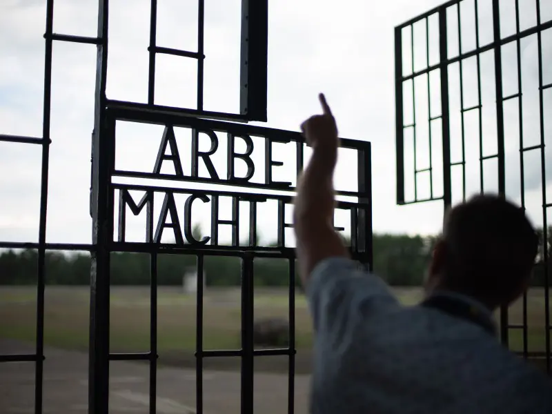 From Berlin: Sachsenhausen Memorial Tour with Train Transport