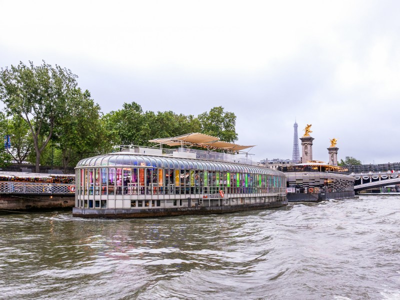 Seine River Cruise with French Crêpe at Eiffel Tower