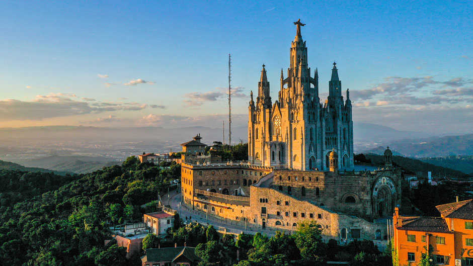 Barcelona Tours | Discover Gaudí Gothic Quarters & More The Tour Guy