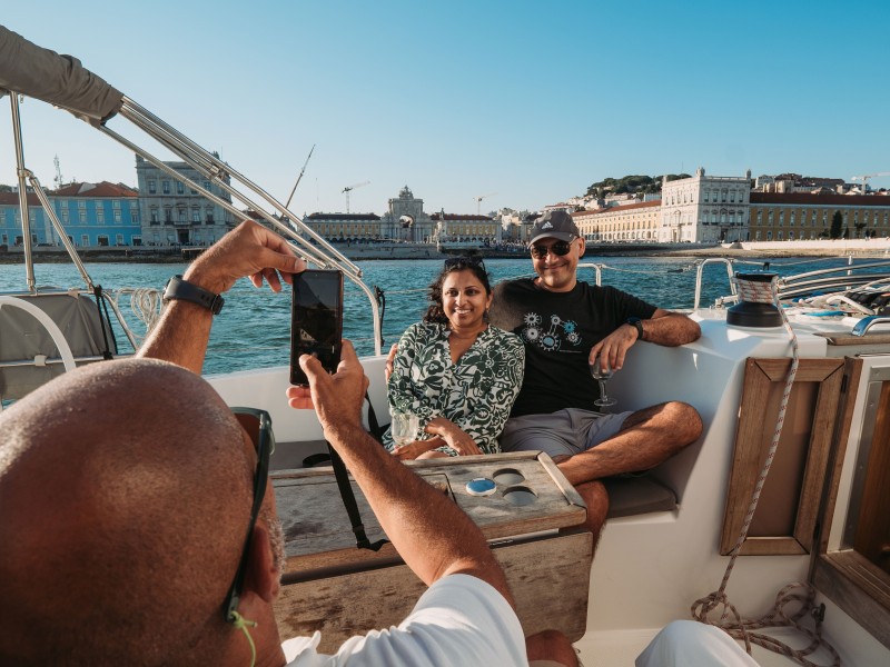 Lisbon Small Group Sailing Experience with Drink 