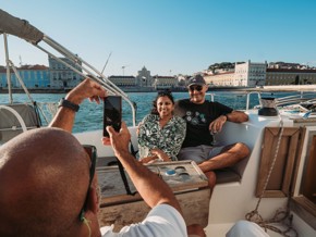Lisbon Small Group Sailing Experience with Drink 