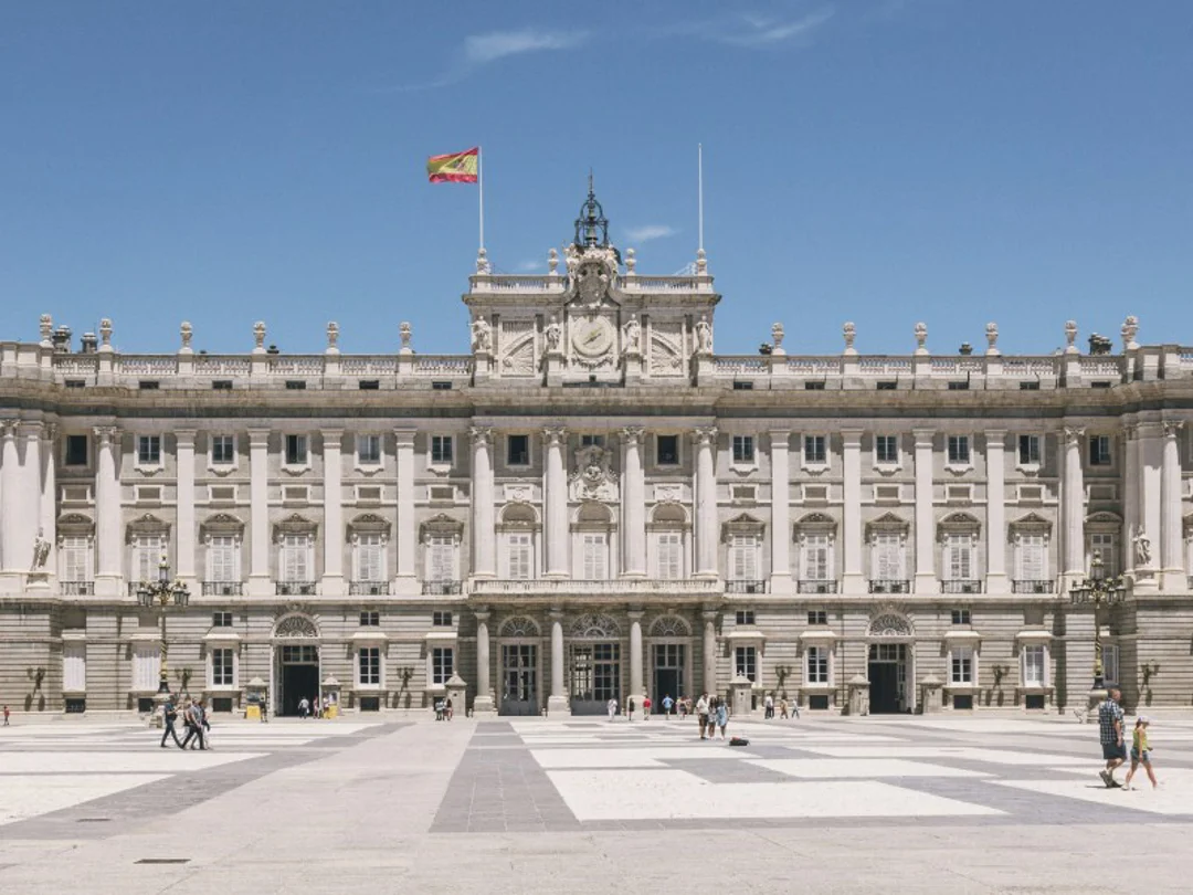 Royal Palace Tour with Flamenco Show and Dinner in Madrid madrid royal palace flamenco dancer