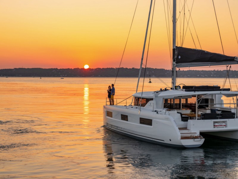 Santorini Sunset Catamaran Tour with Swim Stops and Greek Dinner