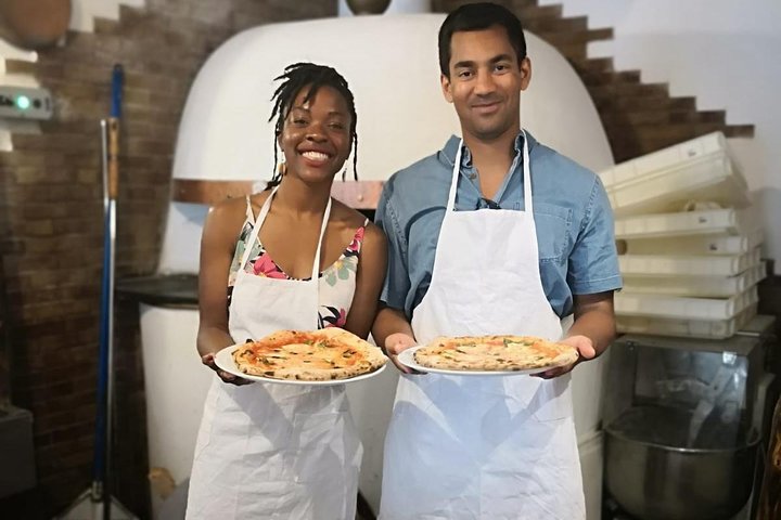 Naples: Premium Pizza-Making Class at a Pizzeria