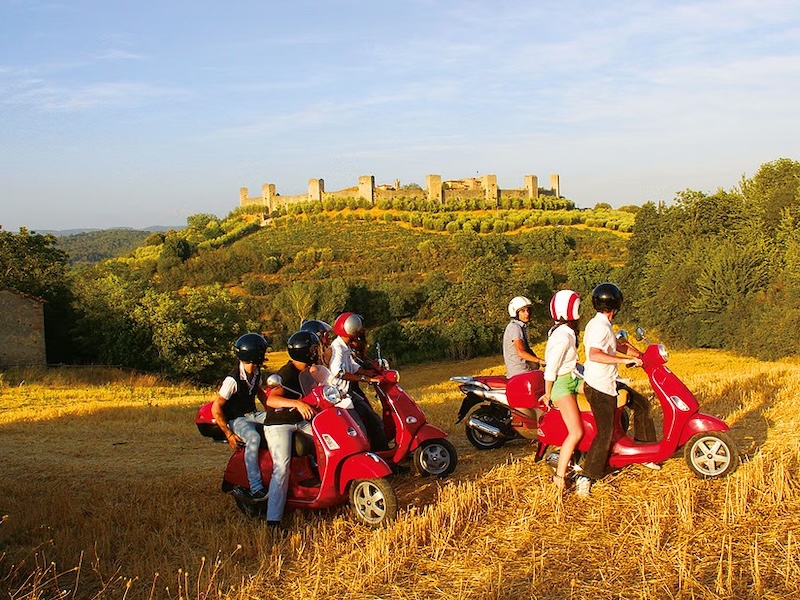 Chianti Vespa Tour from San Gimignano with Wine Tasting and Lunch 