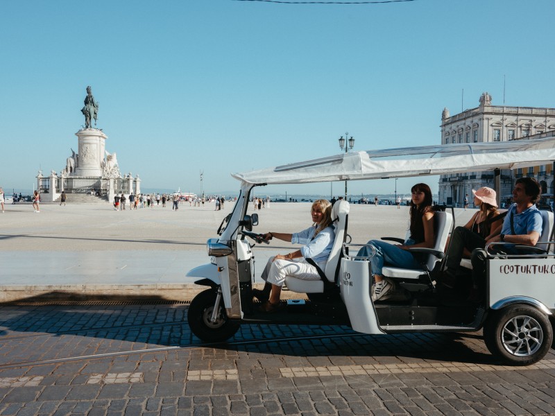 2-Hour Lisbon Sightseeing Tour by Private Tuk Tuk