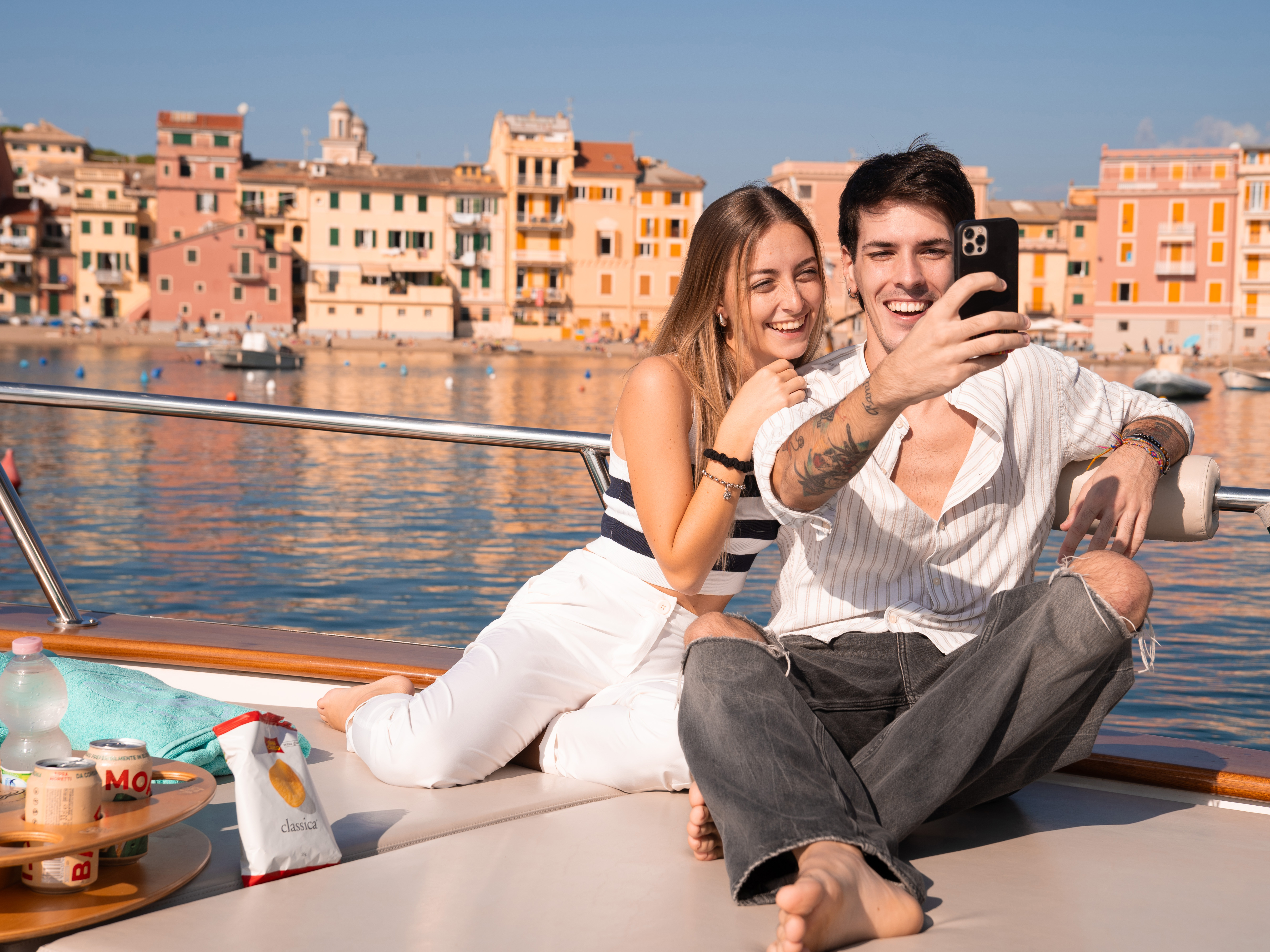 Small Group Riviera di Levante Boat Tour with Snacks & Drinks