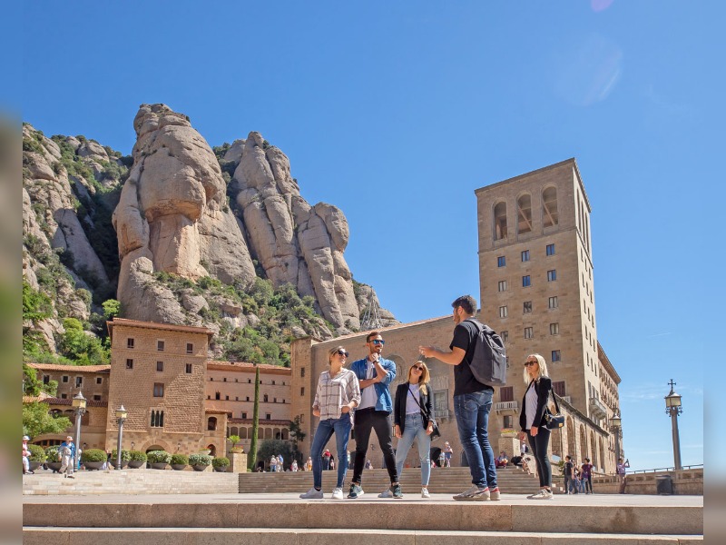 Montserrat, Girona, and Costa Brava Day Trip from Barcelona 