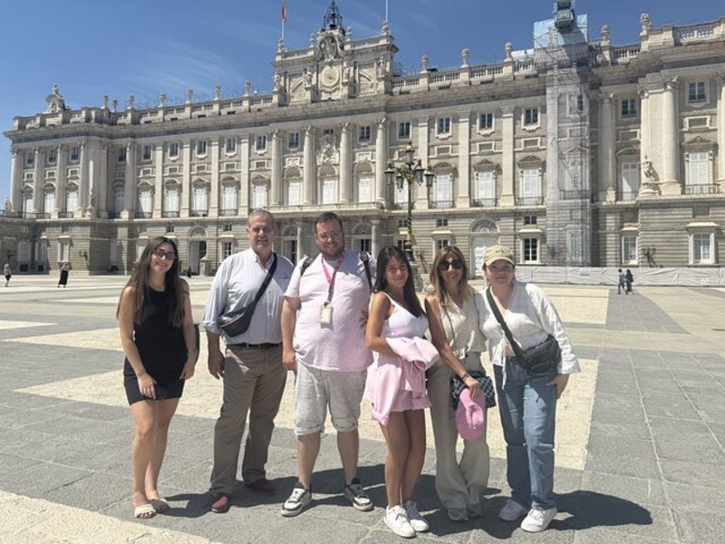 Half-Day in Madrid with Royal Palace and Tapas Experience