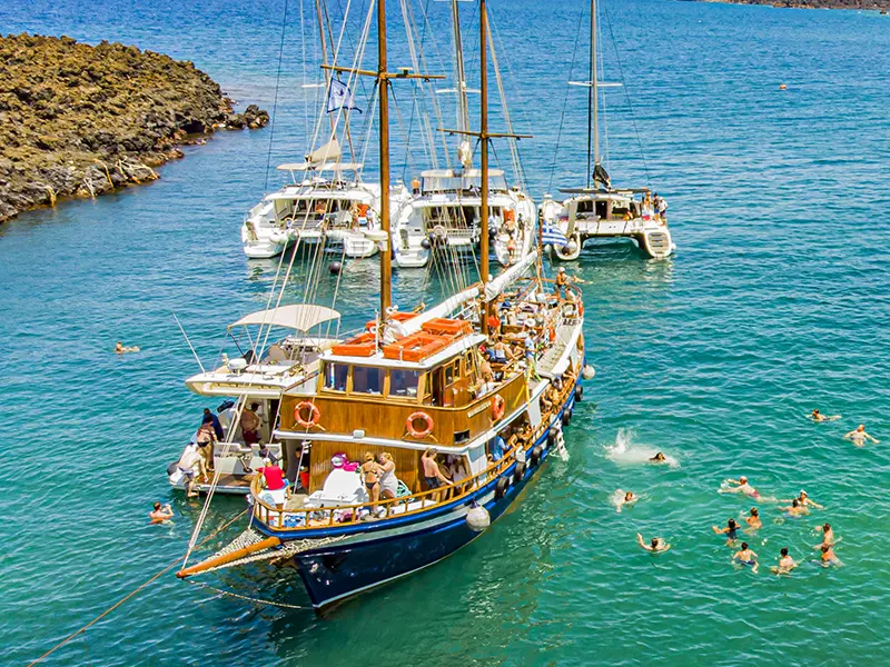Santorini Volcano Cruise: Nea Kameni Hike and Hot Springs Swim