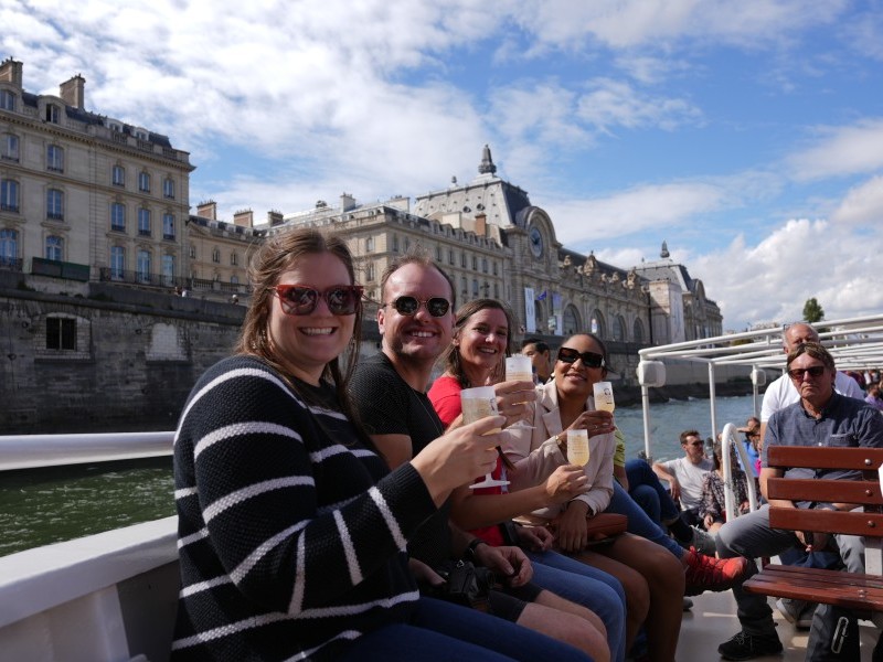 Skip the Line Eiffel Tower Tour with Seine River Cruise in Paris 