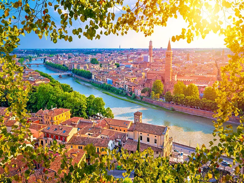Verona Small Group Walking Tour with Arena, Juliet’s House & Cable Car