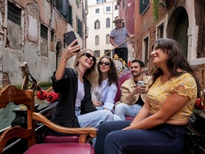 Gondola Ride & Venice Walking Tour 