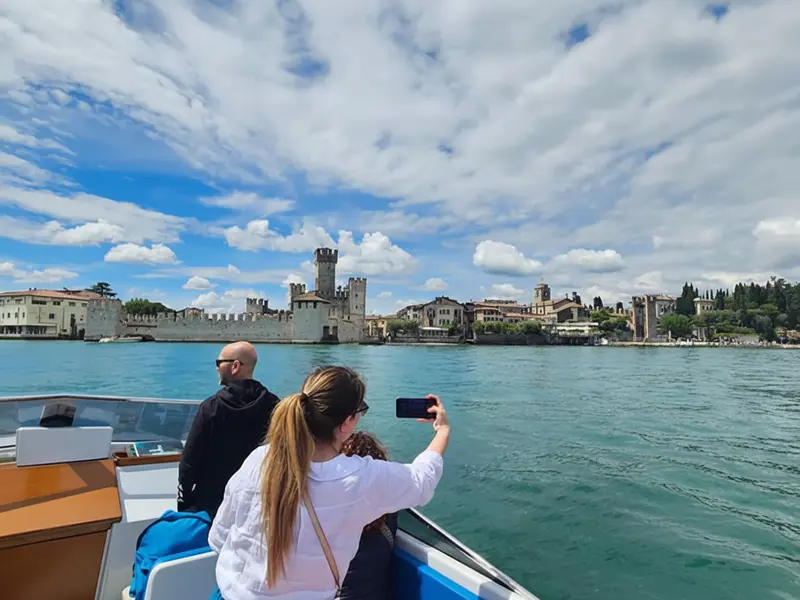 From Verona: Lake Garda Boat Cruise and Sirmione with Spritz Tasting