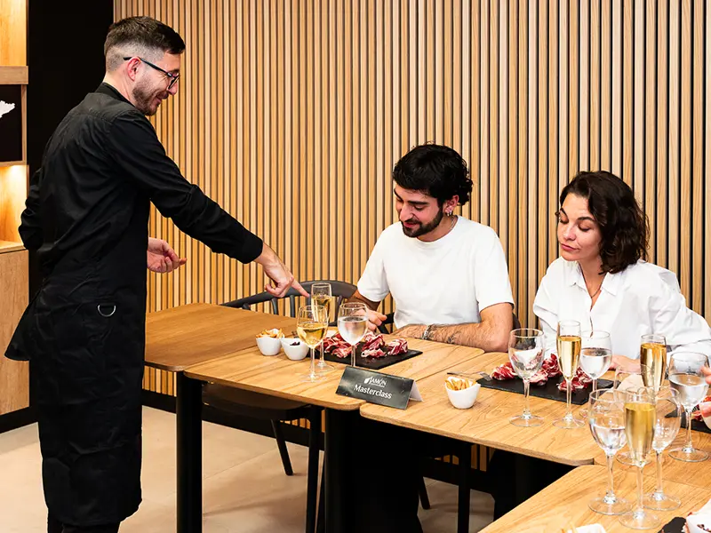 Authentic Jamón Ibérico Tasting Experience in Barcelona